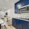Sleek Coastal Abode 1 Block to Naples Beach! - Neapol