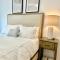 Stylish Evergreen Apartment By Newark Airport