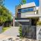 Como Villa Family Retreat close to beach and shops
