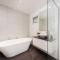 Missys Escape - Luxe Family Entertainer Pool Spa Walk to Beach