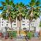 Relaxed Coastal Charm - A Stylish Resort-style Haven