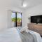 Relaxed Coastal Charm - A Stylish Resort-style Haven