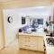 Beautiful Terrace Home Close to Disney Studios