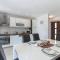 Two-Bedroom Holiday Home With A Fireplace In Barban