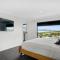 Spacious, modern and bright home with waterviews - Berriedale