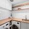 Charming Heritage Haven Ye Olde St Leonards Hotel 3 Bedroom, Pet Friendly, Fire Place, Free Wifi & Netflix, Walk to Beach & Shops
