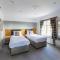 OYO The Red Lion Hotel