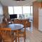 Top Floor Oceanfront location with great swimming and snorkeling MKM809 - ويليا