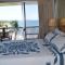 Top Floor Oceanfront location with great swimming and snorkeling MKM809 - ويليا