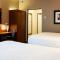 Holiday Inn Express & Suites Downtown Louisville by IHG - Луїсвілл