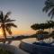 Casa Manzanillo - Bay Room - Ocean Front Room at Exceptional Beach Front Location
