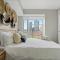"The Draper" - Luxury Corner Unit w Tower View, - Near Stampede, Saddledome, BMO Centre! FREE Parking, Banff Pass, & Wine!