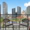 "The Draper" - Luxury Corner Unit w Tower View, - Near Stampede, Saddledome, BMO Centre! FREE Parking, Banff Pass, & Wine!