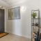 "The Draper" - Luxury Corner Unit w Tower View, - Near Stampede, Saddledome, BMO Centre! FREE Parking, Banff Pass, & Wine!