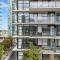 "The Draper" - Luxury Corner Unit w Tower View, - Near Stampede, Saddledome, BMO Centre! FREE Parking, Banff Pass, & Wine!
