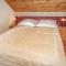 12 Bedroom Stunning Home In Debina