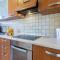 2 Bedroom Cozy Apartment In Pula