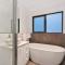 Treetops-Large Home 9km to CBD Sleeps 10