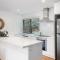 Treetops-Large Home 9km to CBD Sleeps 10 - Hobart