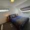 Airport Retreat 4BR 8 Guests - 基督城
