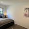 Airport Retreat 4BR 8 Guests - 基督城