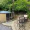 Rita's Luxury Retreat with Swedish Hot tub and Wood Fuelled Pizza Oven - Shrewsbury