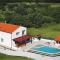Gorgeous Home In Marcana With Sauna - Marčana