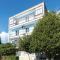 Two-Bedroom Apartment In Ploce