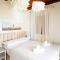 Villa del Lago with heated pool