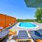 Nice Home In Falinic Breg With Jacuzzi - Kolarovec
