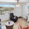 IS9-Cozy Upstairs Beachfront Condo - King Beds