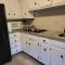 3 bedrooms 2 bathrooms, free Driveway parking, 2 min to Ohio state Univrrsity, AC, free wi-fi, washer and dryer, ExpoCenter, Bus stop, University shuttle, Riverside Methodist Hospital - Columbus