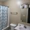 3 bedrooms 2 bathrooms, free Driveway parking, 2 min to Ohio state Univrrsity, AC, free wi-fi, washer and dryer, ExpoCenter, Bus stop, University shuttle, Riverside Methodist Hospital - Columbus