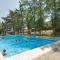 Lovely Home In Heel With House Sea View