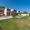 Stunning Home In Vinjerac With Kitchen