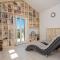 2 Bedroom Beautiful Home In Rogoznica