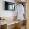 Mani Suites