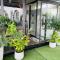 N&D Happy House- Studio Apartment - Phong tieu chuan khach san, bep nau va nha ve sinh trong khuon vien