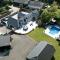 Barn Oasis heated pool Hot Tub, Bar games stay