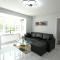 Deluxe 3 Bedroom 2 Bath House &Parking by CozyNest