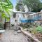 Spacious 3-Bed Family House with Courtyard
