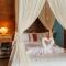 Authentic Joglo Villa: Private Pool & Lush Garden - Dalung