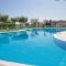 Natura Mediterranea estudio naturista primera linea con piscina