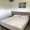Apt clim 4 p clim avec piscine et parking 400 m plages- V0775 - 维亚斯