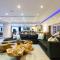 Villa Beyond 9 Bedrooms Seaview - Full Services