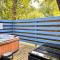 The Squirrel Lodge - Hot Tub - Pet Friendly - Pembrokeshire-Tenby