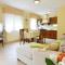 Tolles Ferienhaus in Umag mit Gepflegtem Garten