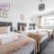 3 Bedroom House x2 FREE Parking Netflix By REDWOOD STAYS