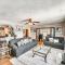 3 Mi to Lake Redman Home with Furnished Pergola!