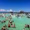 Hidden Gem - pool access, walk to beach - ديستين